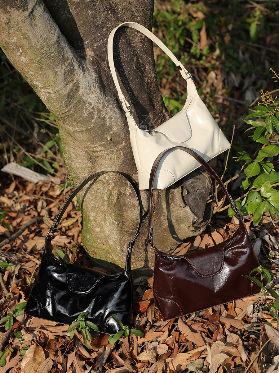 Oil-Wax Cowhide Underarm Baguette — Designer Tote-Hybrid view 5