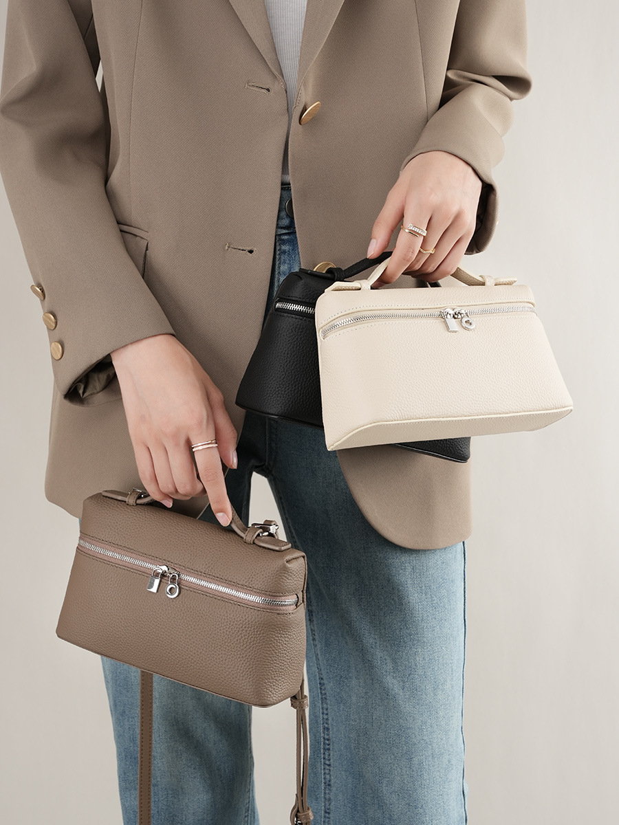 Bolso Tipo Lonchera LP19 en Piel de Vaca — Mini Diseñador Inspirado en Gigi view 3