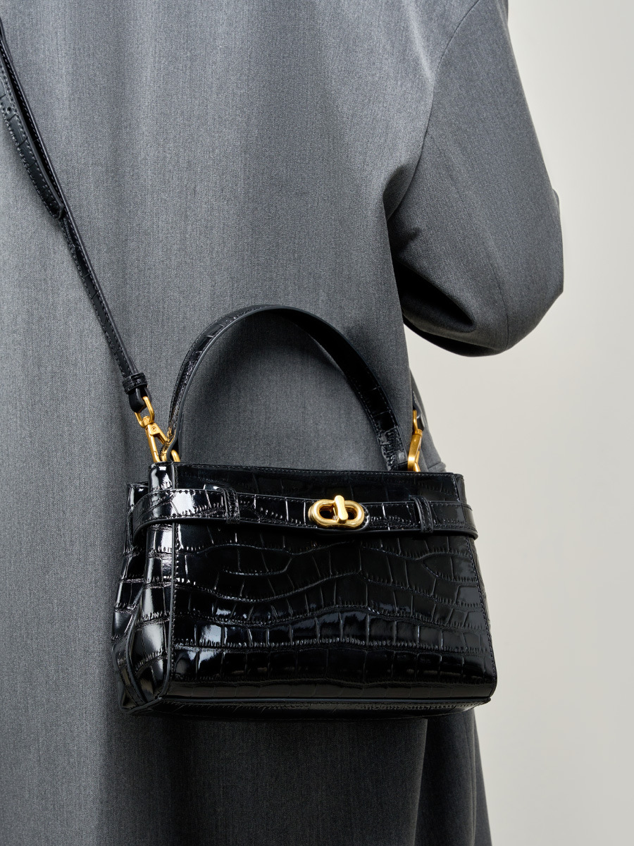 YY-BAG-031 croc-pattern Kelly lock square bag in off-white — wholesale croc Kelly square YANYAN