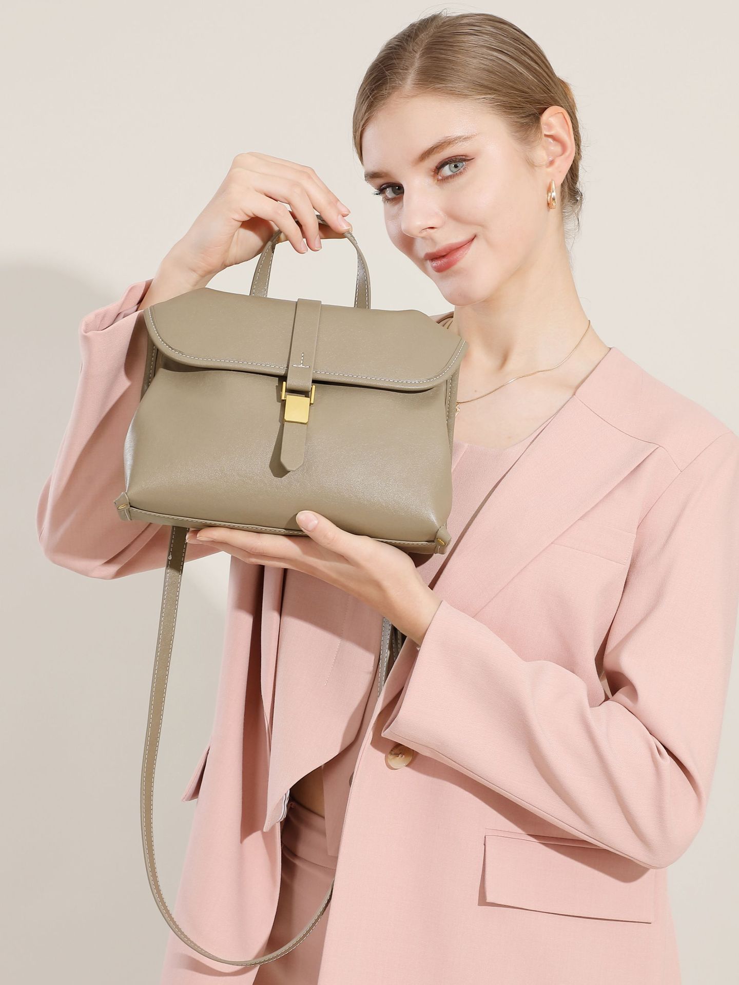 YY-BAG-035 cowhide vintage messenger bag in brown — wholesale messenger bag YANYAN