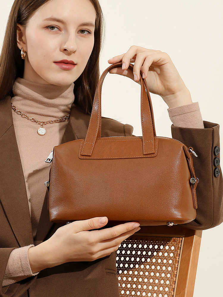 YY-BAG-040 veg-tan vintage Boston bag in wine red — wholesale veg-tan Boston YANYAN