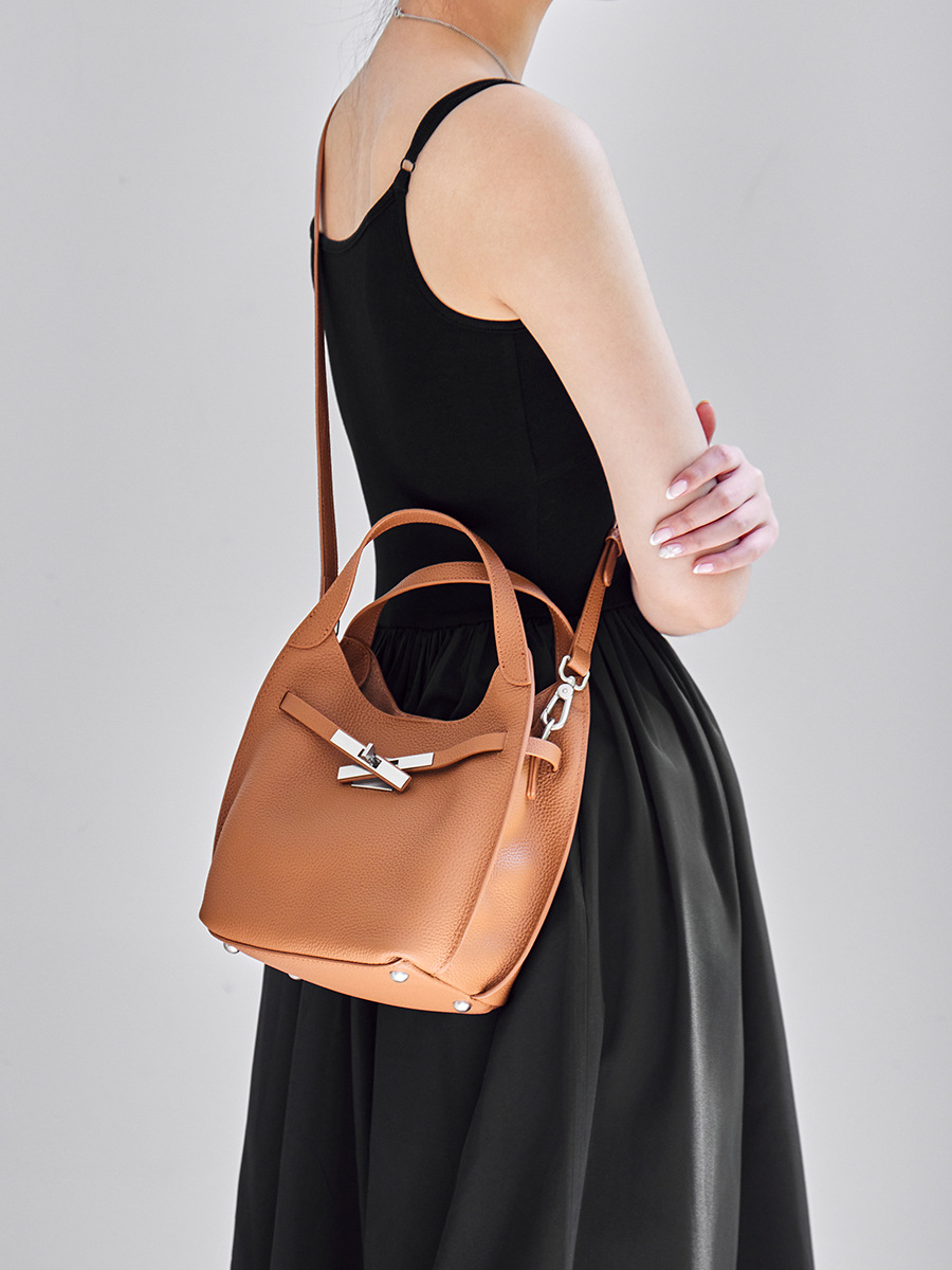 Bolso Cubo de Mercado en Piel de Vaca TC — Cápsula de Cuatro Colores view 3
