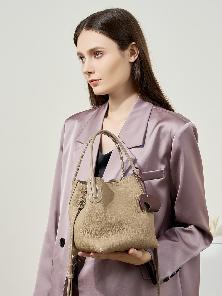 Bolso Tote Cesta Tipo Cubo Vintage en Piel de Vaca — Dos Colores para el Día a Día view 3