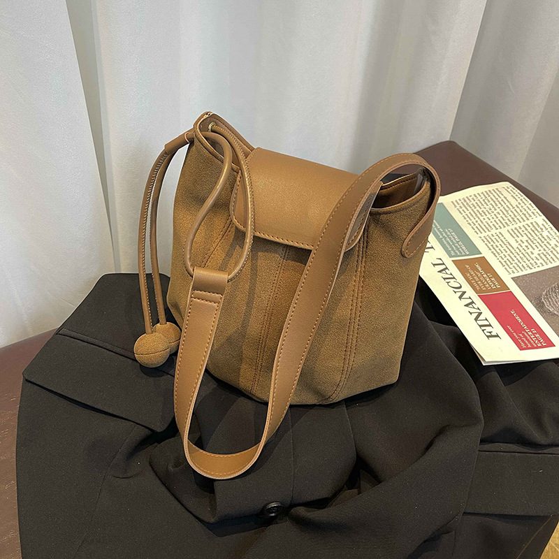Vintage Minimalist Bucket Crossbody Bag view 2