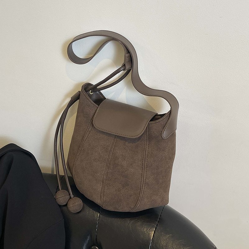 Vintage Minimalist Bucket Crossbody Bag view 4