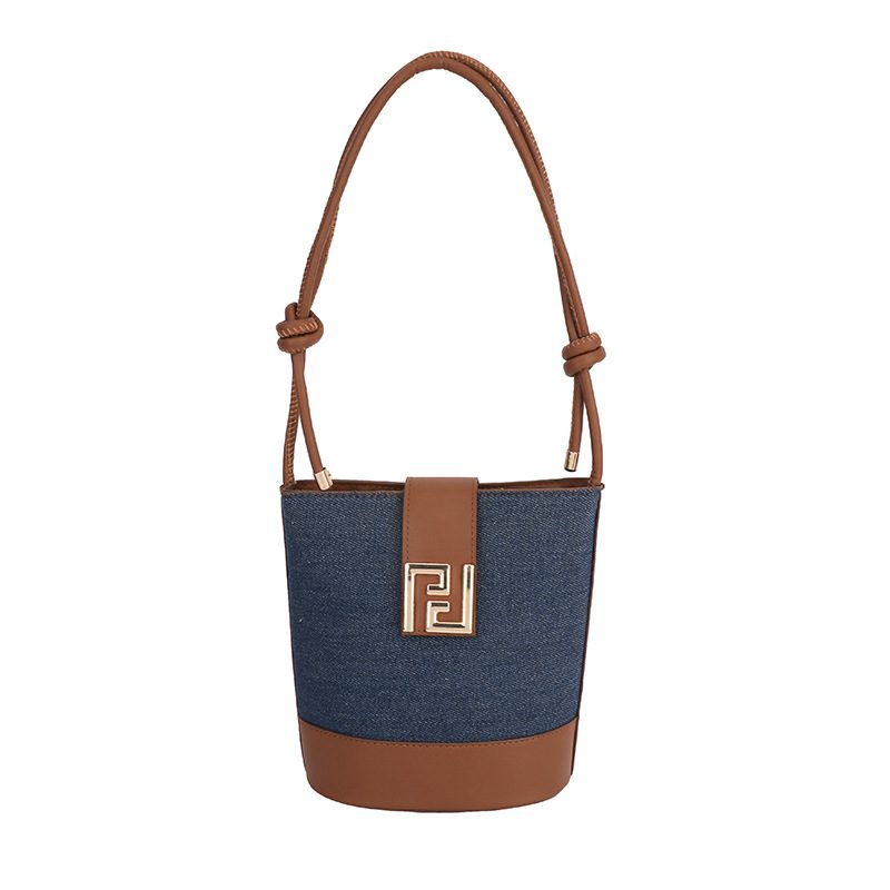 Minimalistische Bucket Bag als Schulter- und Umhängetasche view 6