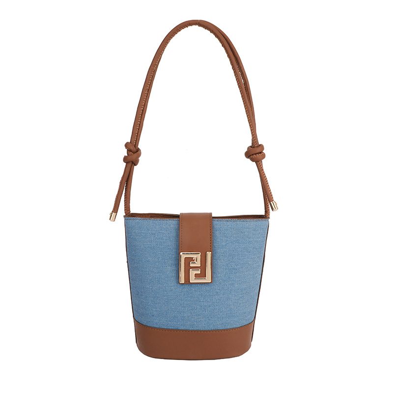 Minimalistische Bucket Bag als Schulter- und Umhängetasche view 8