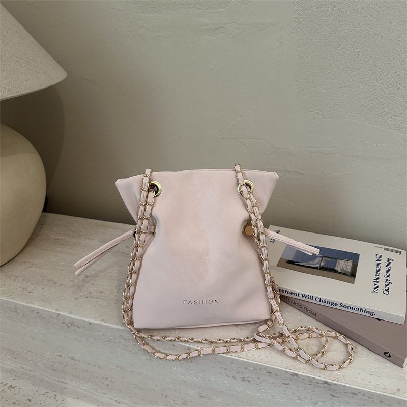 Large Capacity Chain Bucket Crossbody Bag view 4