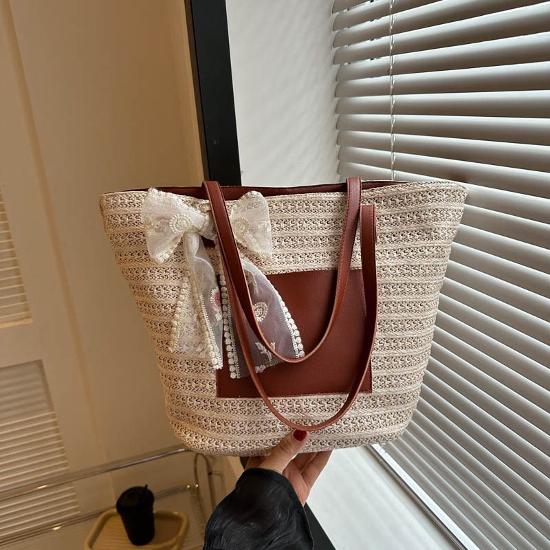 Sac seau cabas de plage en paille tissée view 2