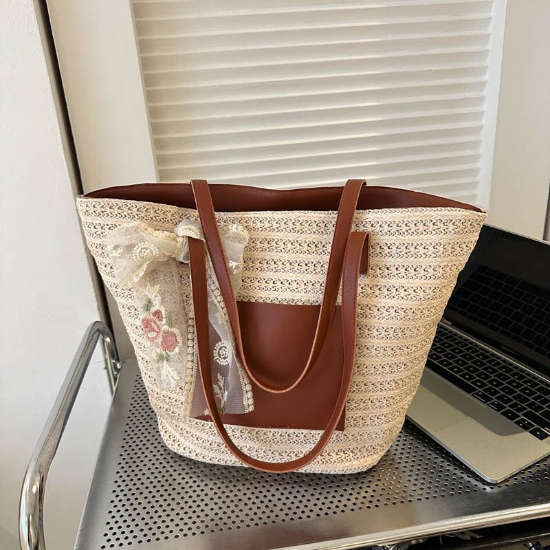 Sac seau cabas de plage en paille tissée view 4