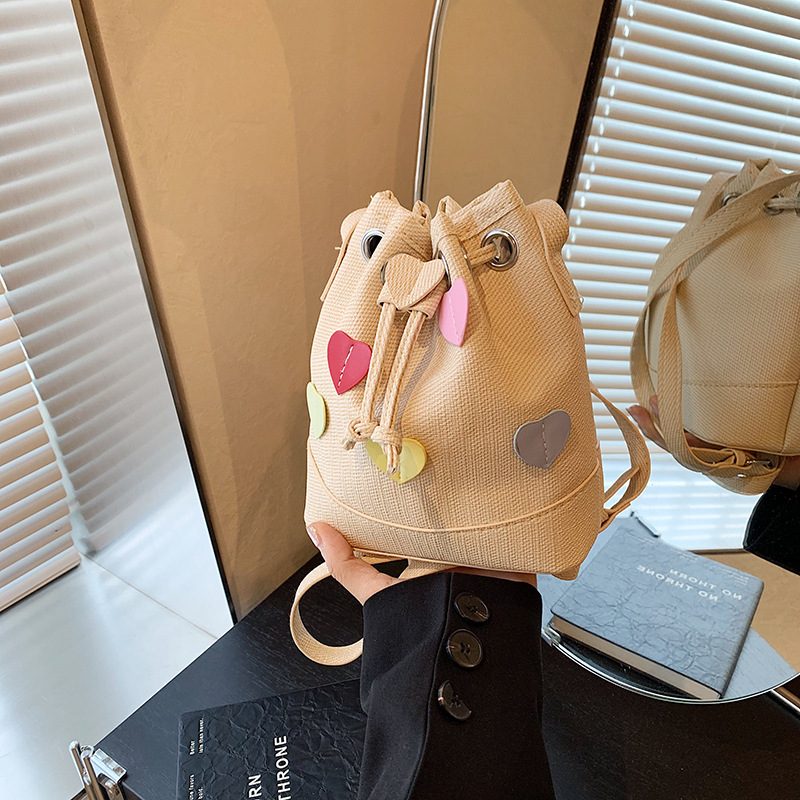 Tas Bucket Tali Serut dengan Selempang Hati view 2