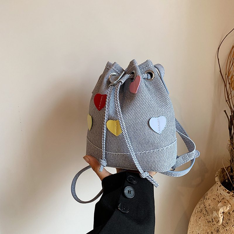 Tas Bucket Tali Serut dengan Selempang Hati view 3