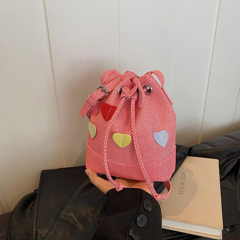 Tas Bucket Tali Serut dengan Selempang Hati view 4