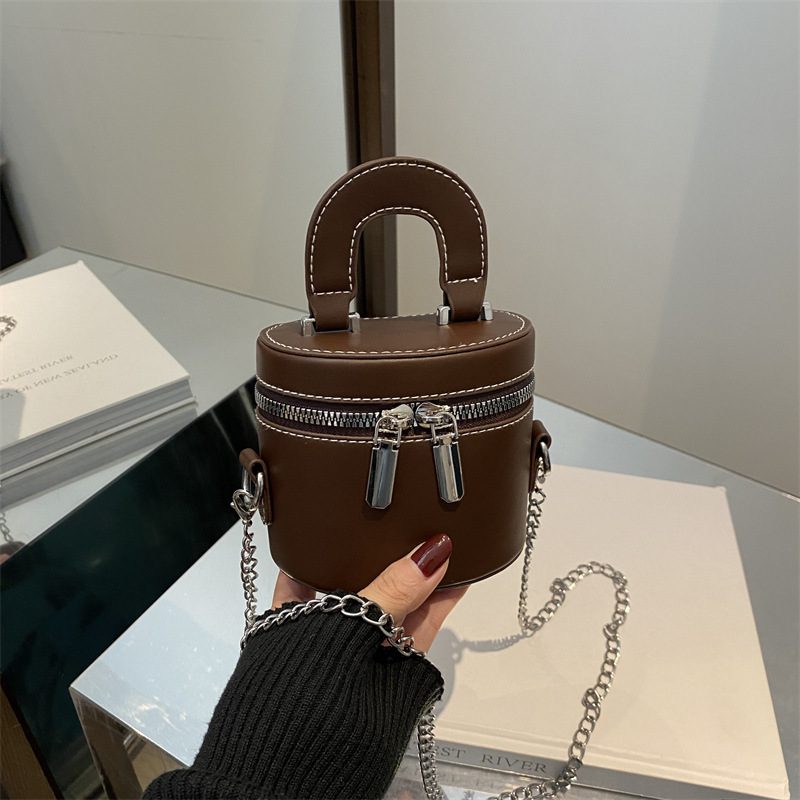 Sac seau porté épaule à double fermeture éclair view 4