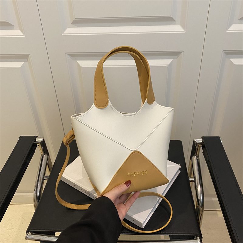 Bucket-Crossbody-Tasche aus PU mit Farbblock view 2