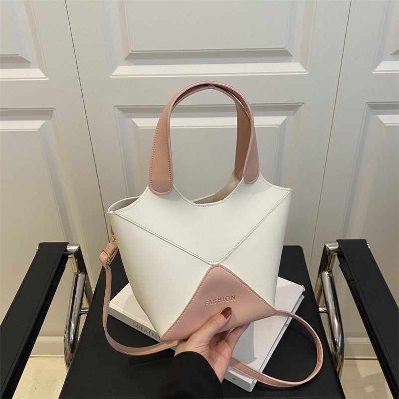 Bucket-Crossbody-Tasche aus PU mit Farbblock view 3