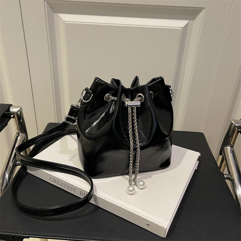 Drawstring Chain Large-Capacity Bucket Bag view 3