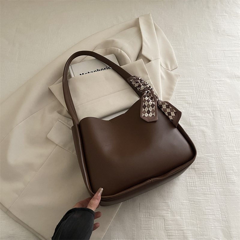 Bucket-Tote-Tasche aus Weichem Leder view 9