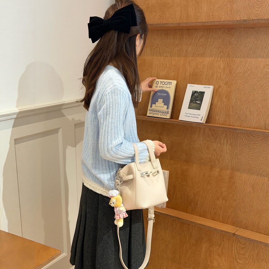 Soft Leather Large-Capacity Bucket Bag view 3