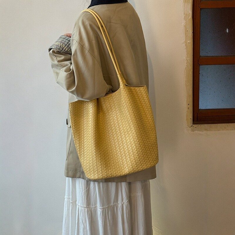 Woven Large-Capacity Bucket Tote Bag