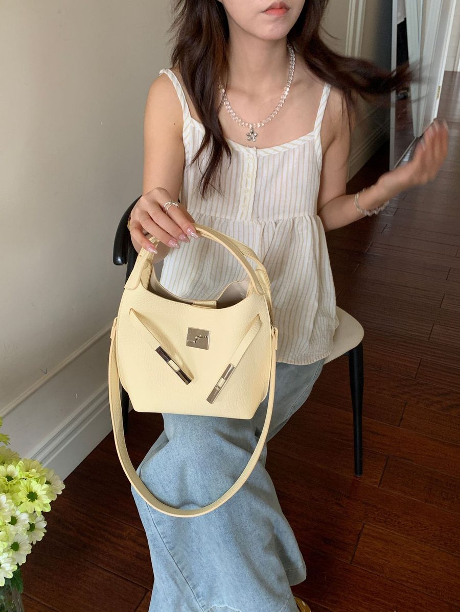 Softleder Bucket Bag mit Lychee-Narbung view 8