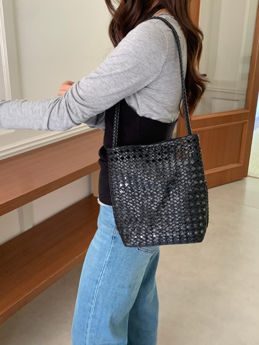 Red Woven Hollow-Out Bucket Tote Bag view 7