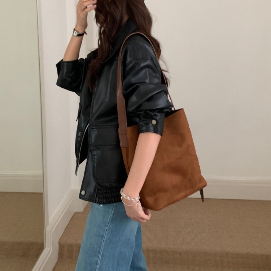 Crossbody-Bucket-Tasche aus Wildleder mit Leopardenmuster view 2