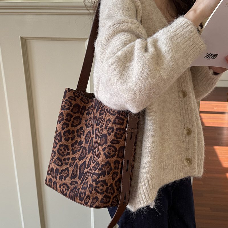 Suede Bucket Bag Large Capacity Shoulder Commute view 3