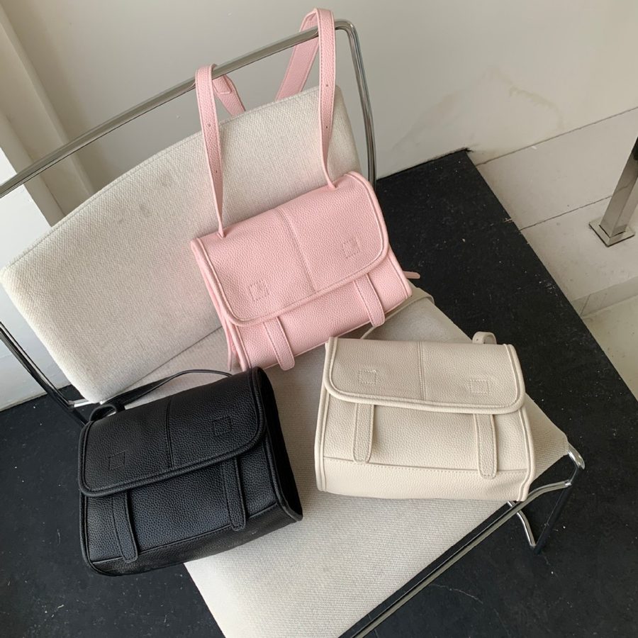 Mini sac bandoulière carré en cuir souple view 2