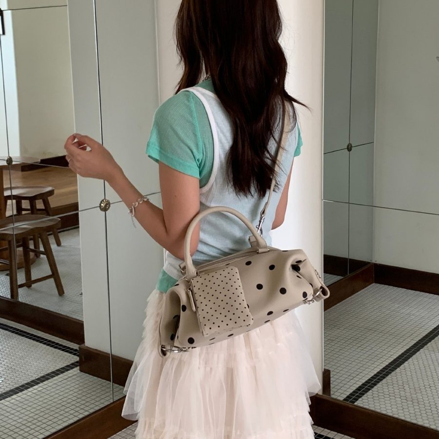 Punktmuster Kissenform Boston Crossbody Bag view 4