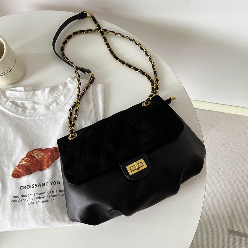 Large Chain Underarm Crossbody Bag view 7