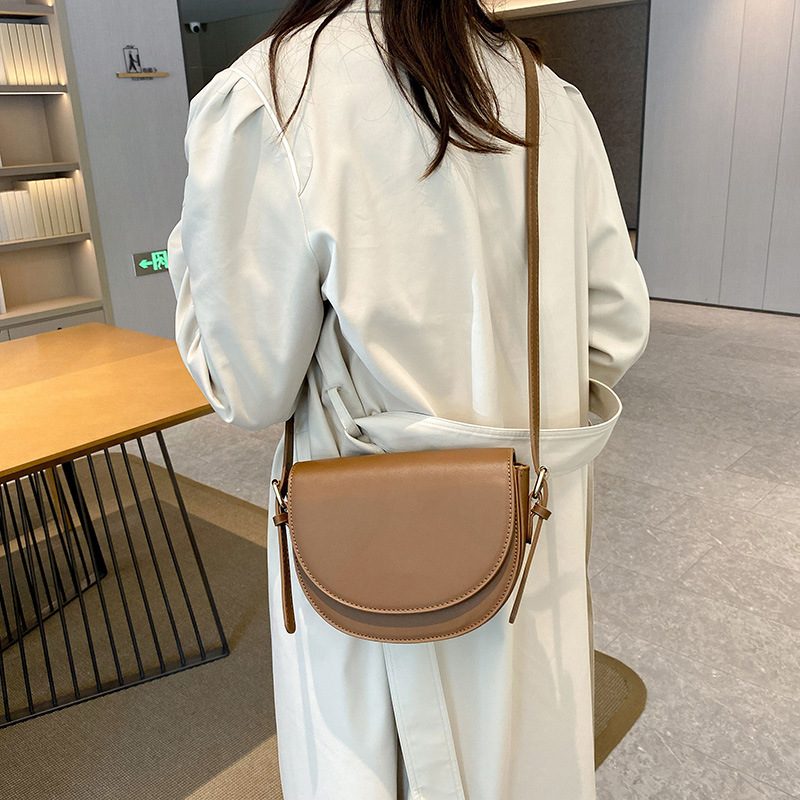 Vintage Large Capacity Saddle Crossbody Bag view 2