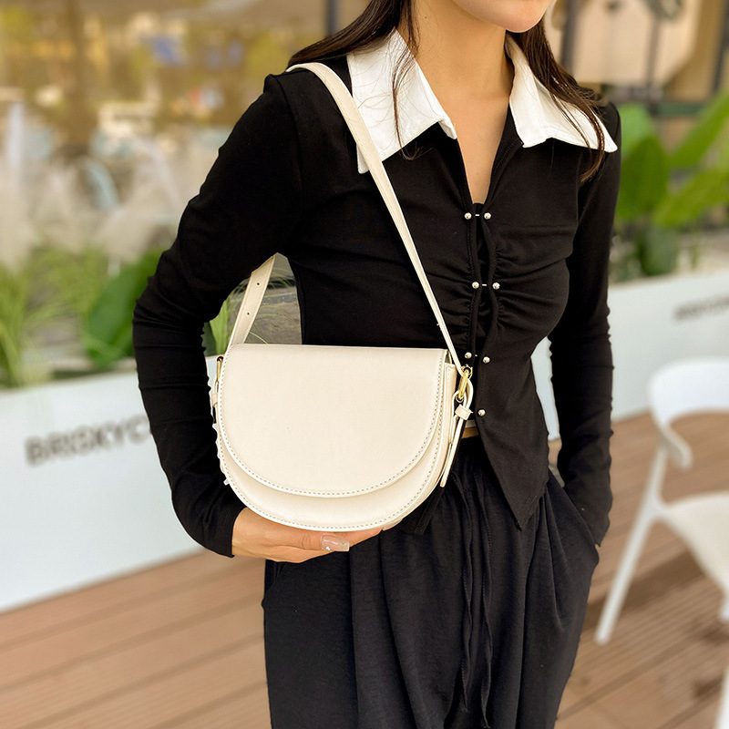 Vintage Large Capacity Saddle Crossbody Bag view 4
