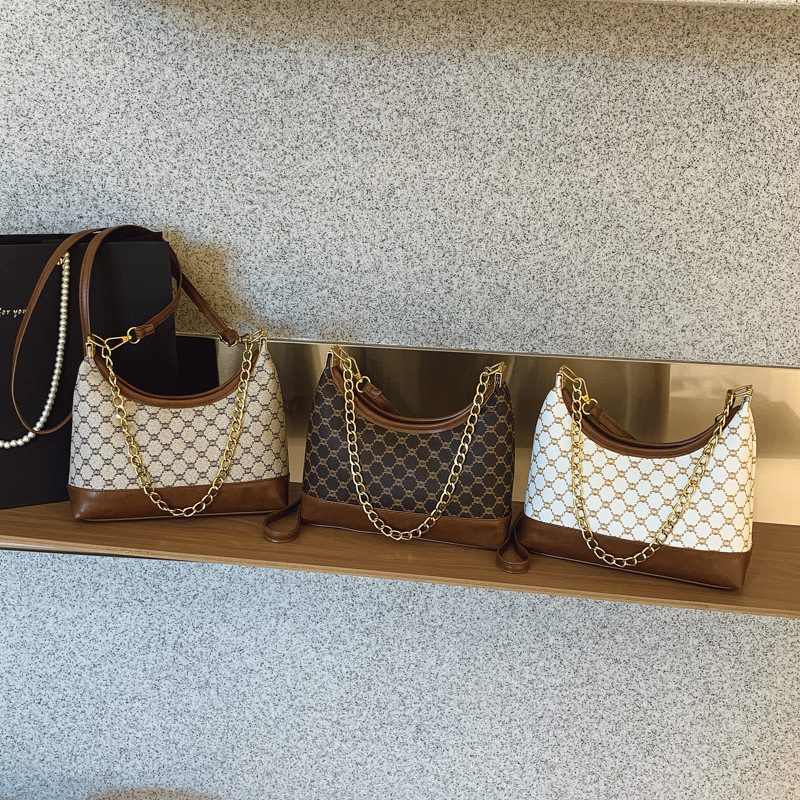 Printed Chain Underarm Shoulder Crossbody Bag