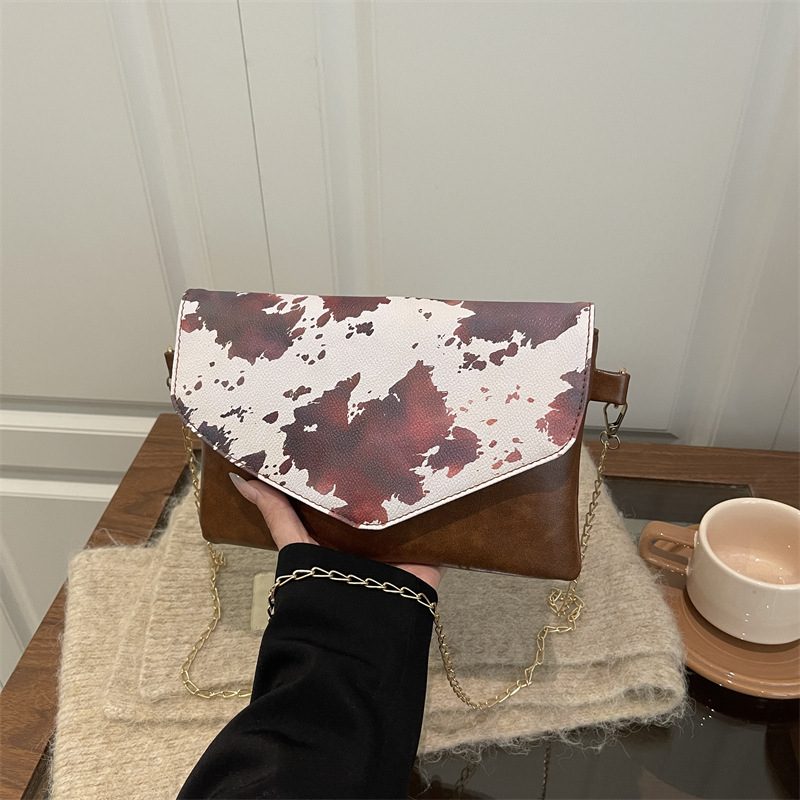 Printed Chain Envelope Shoulder Crossbody Bag view 3