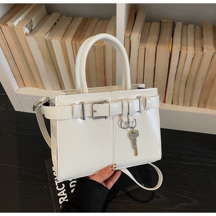 Tas Crossbody Handle Atas Gesper Sabuk view 10
