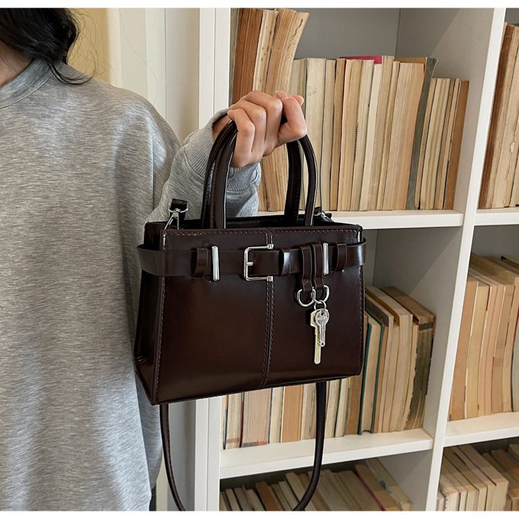Tas Crossbody Handle Atas Gesper Sabuk view 4