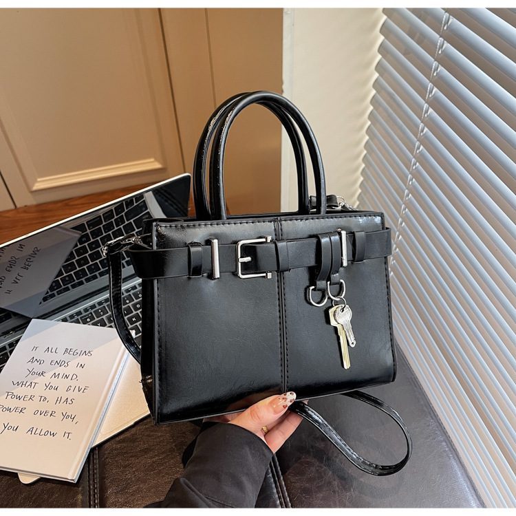 Tas Crossbody Handle Atas Gesper Sabuk view 6