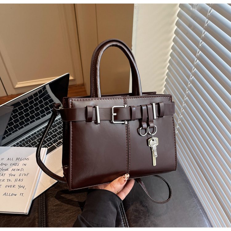 Tas Crossbody Handle Atas Gesper Sabuk view 7
