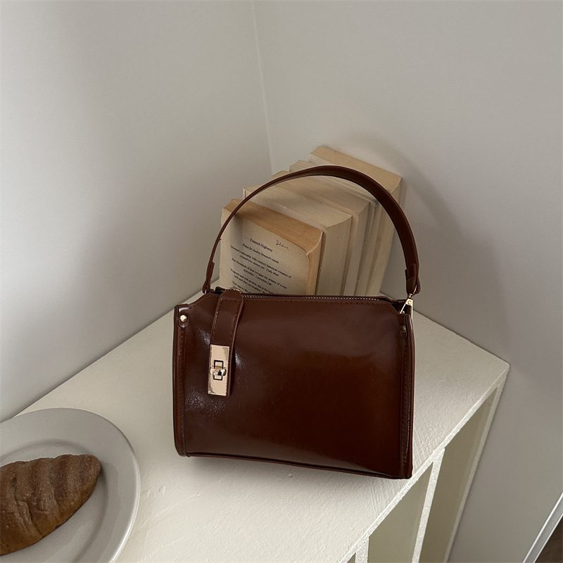 Tas Crossbody Komuter Kapasitas Besar view 2
