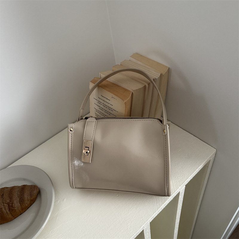 Tas Crossbody Komuter Kapasitas Besar view 3