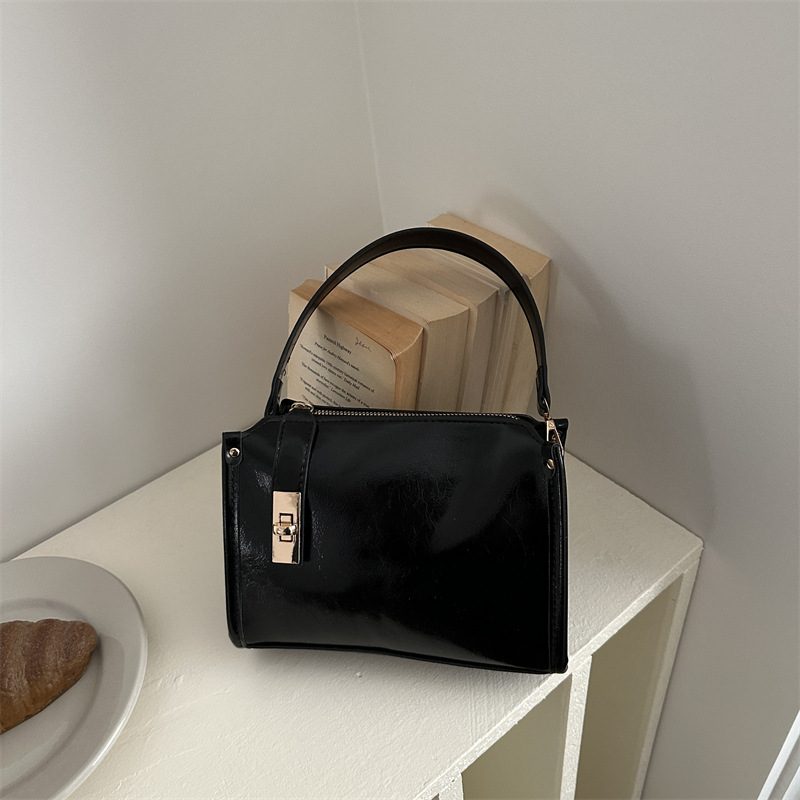 Tas Crossbody Komuter Kapasitas Besar view 4