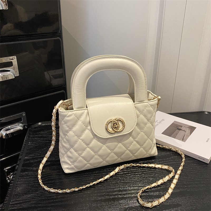 Quilted Light Luxury Crossbody Bag view 2