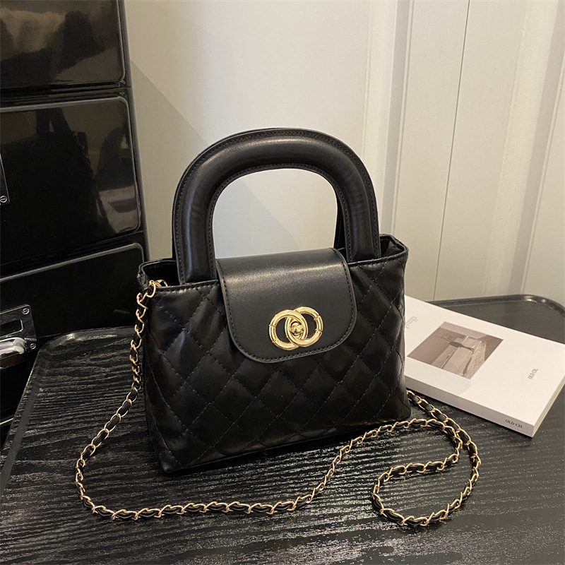Quilted Light Luxury Crossbody Bag view 3