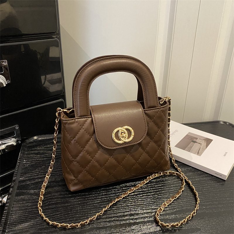 Quilted Light Luxury Crossbody Bag view 4