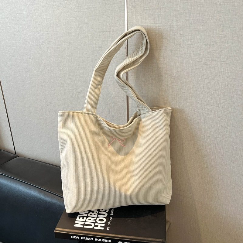 Tas Selempang Bahu Ketek dengan Kerutan dan Bordir Pita view 2