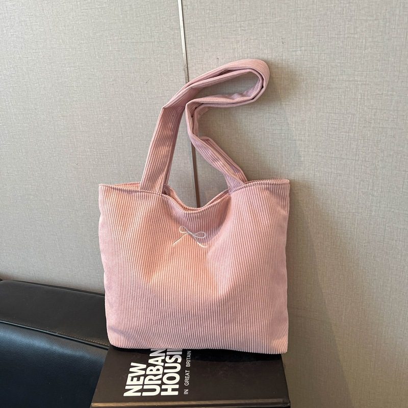 Tas Selempang Bahu Ketek dengan Kerutan dan Bordir Pita view 4