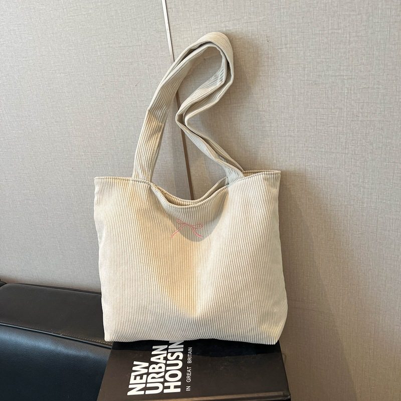 Tas Selempang Bahu Ketek dengan Kerutan dan Bordir Pita view 7