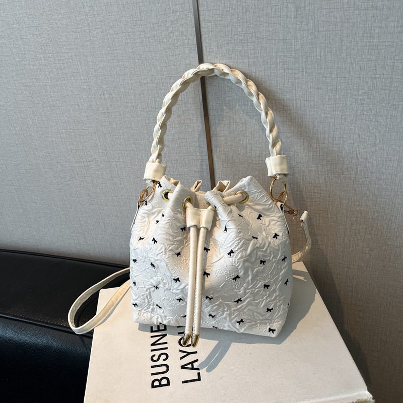 Tas Bahu Selempang Besar dengan Busur dan Lipit view 9