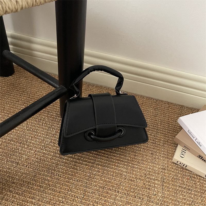 Tas Selempang Gagang Atas Mini Warna Solid view 4